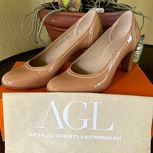 AGL nude patent leather pumps
